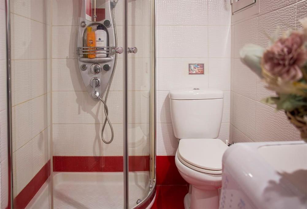 City Stay Close To The Metro A Charming Flat Афины Экстерьер фото